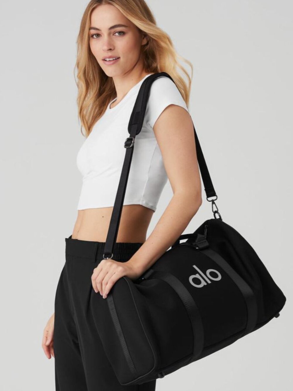 Alo Traverse Duffle Bag - Black/Silver &  Alo Yoga & Pilates & Fitness Bag